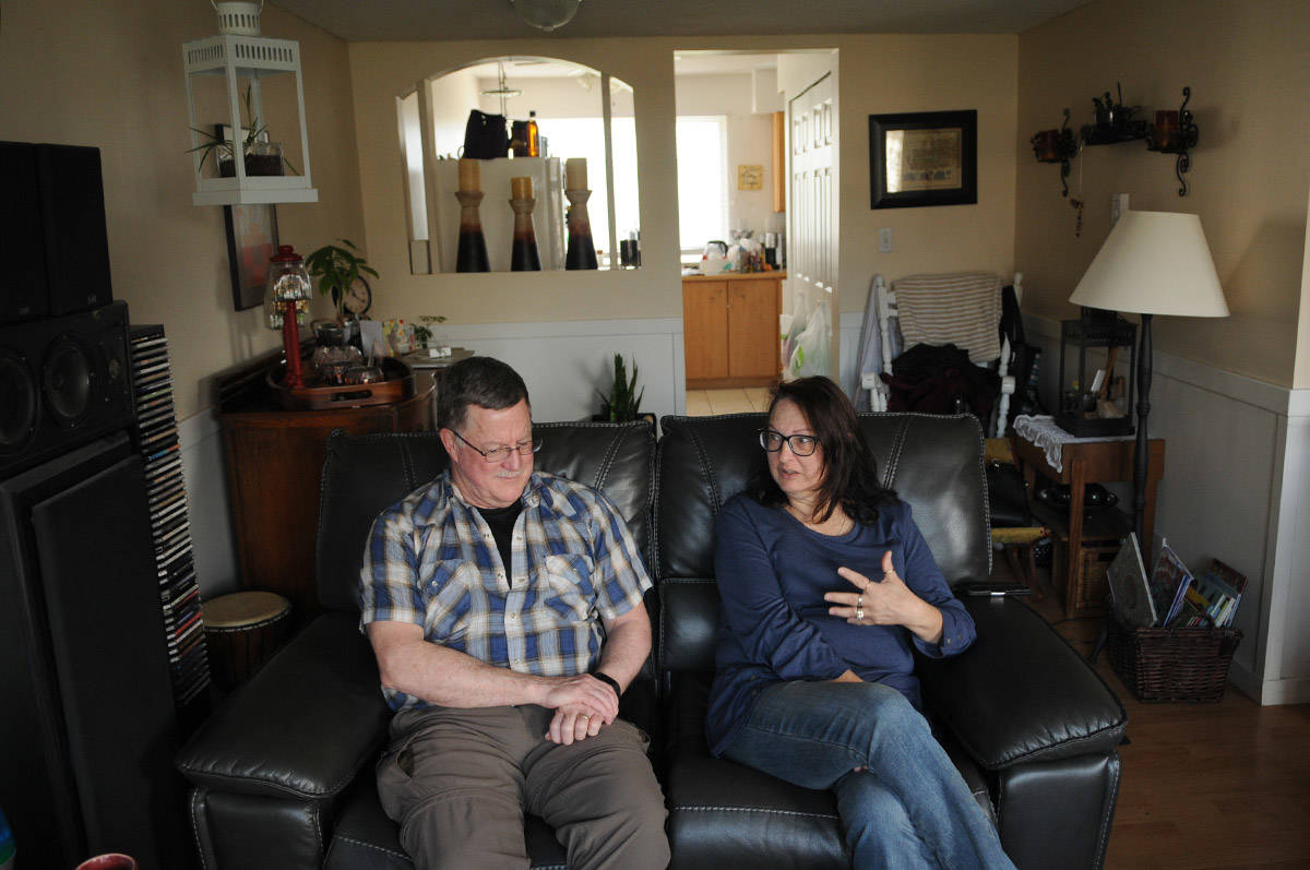 Cousins Lisa Ellis and Brian Nimmo spend time together on March 9, 2021 before their surgery. On March 12, Nimmo donated one of his kidneys to Ellis. (Jenna Hauck/ Chilliwack Progress)