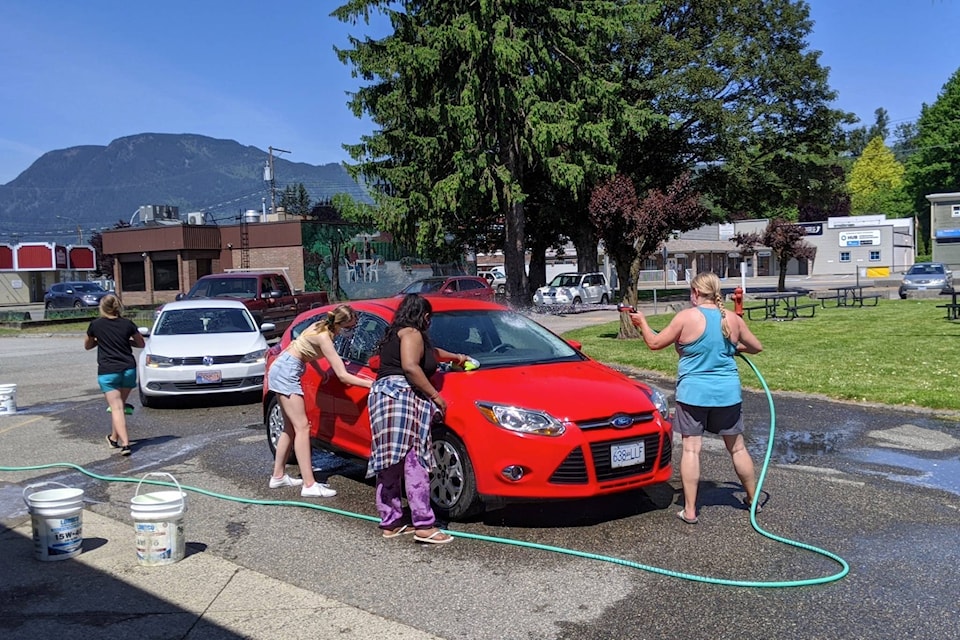 AESS grads raise money for graduation fees during a sunny Sunday car wash. The community came together to support the class of 2021 and the grad committee was very thankful for donations. (Photos/Nicole Pope)