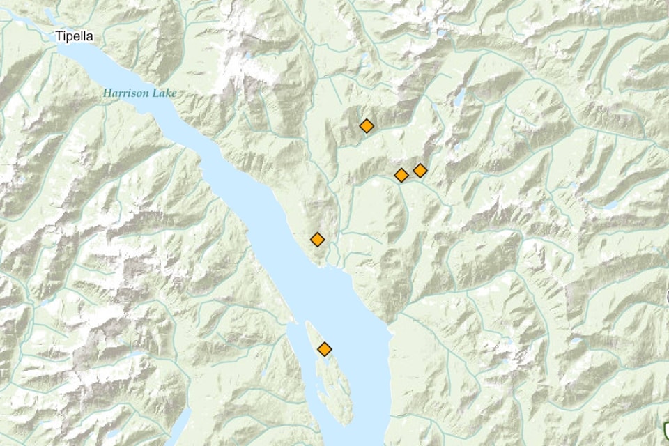 26010350_web1_210806-AHO-Duel-wildfires-wildfires_1