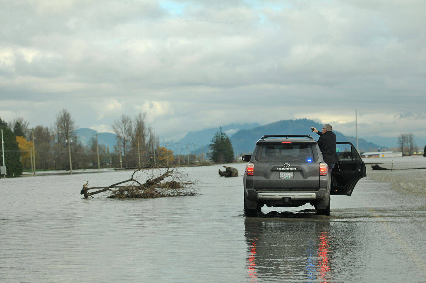 Abbotsford mayor Henry Braun captures video of a flooded section of Highway 1 between Cole Road and No. 3 Road looking east on Saturday, Nov. 20, 2021. (Jenna Hauck/ Chilliwack Progress file)