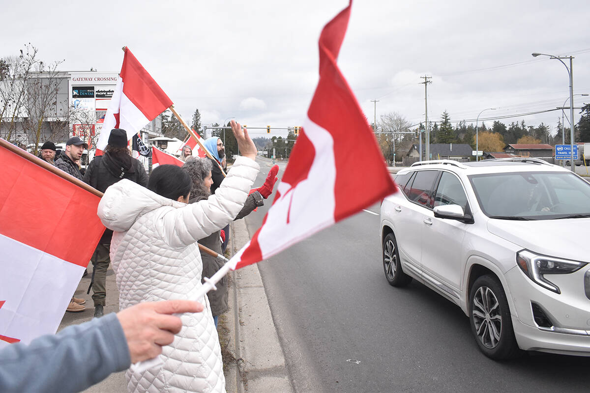 Protesters at U.S. border truck crossing in South Surrey inspired by Ottawa convoy