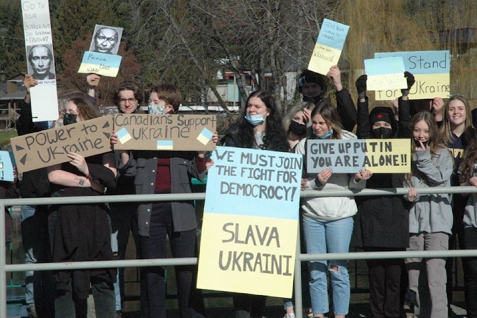 28332504_web1_220310-LCO-Ukraine-students-protest-picture_3