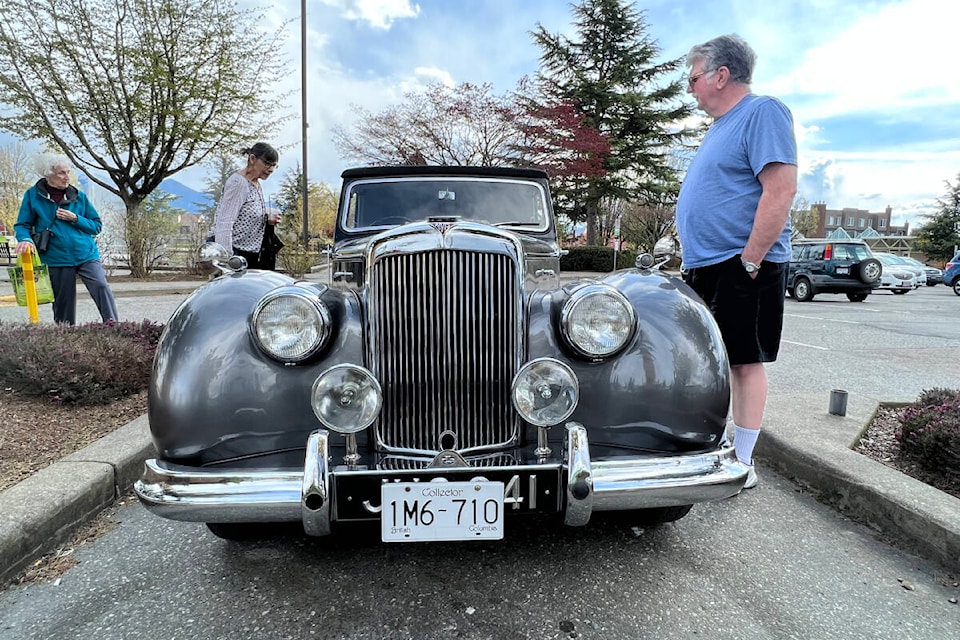 28806614_web1_220414-CPL-FraserValleyClassicCarShow-Alvis_1