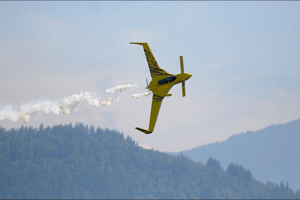 Kyle Fowler performs in his 1986 Long EZ during the 2022 Chilliwack Flight Fest over the Chilliwack Airport on Sunday, Aug. 21, 2022. (Jenna Hauck/ Chilliwack Progress)