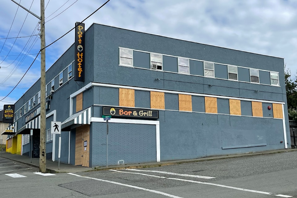 240619-avn-port-pub