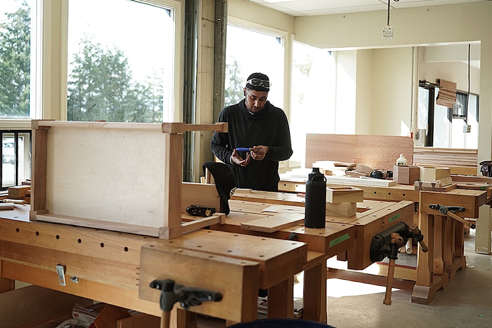 250409-nic-furniture-deepsingh-new-09apr2025