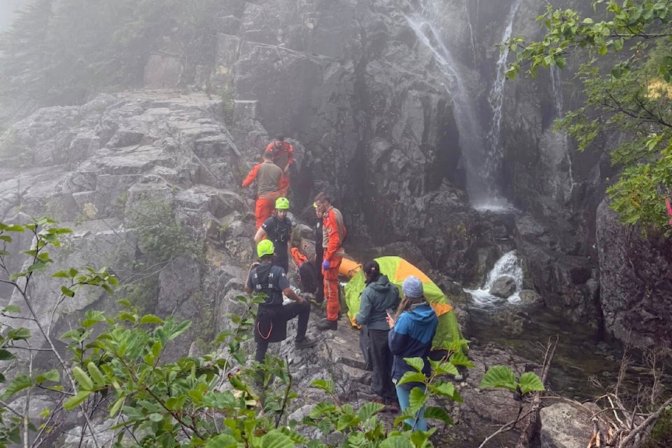 Volunteer rescuers from Vancouver Island team up with SAR Techs from 442 Search and Rescue Squadron from Comox to rescue an injured hiker on Triple Peak, July 19, 2025. (AVRS PHOTO)
