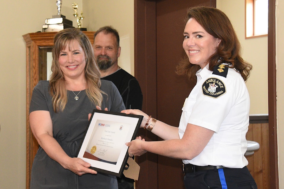 Lyndsay Esson, right, BC EHS Oceanside operations manager, presents a Vital Links award to Kimberly Daradics of Port Alberni after she performed CPR to save her husband Tony, centre. (SUSIE QUINN/ Alberni Valley News) 
