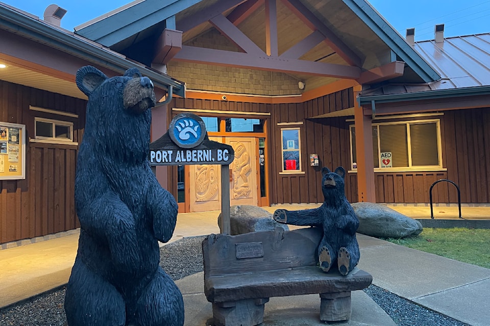The Alberni Valley Chamber of Commerce Visitor Centre is located at the junction of Highway 4 and the Redford Extension at the northeast entrance to Port Alberni. 