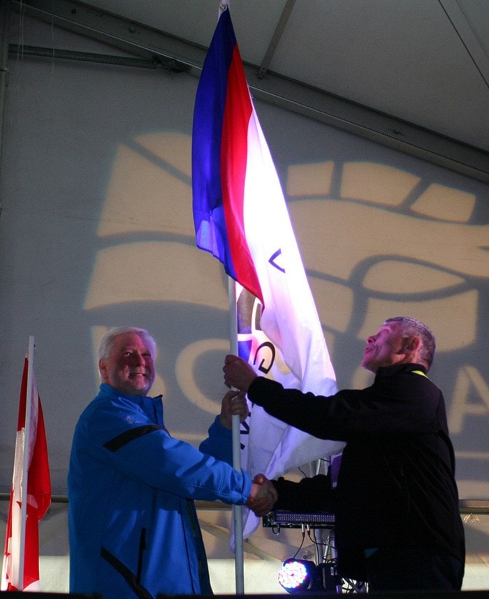 25471missionpassingflag_w