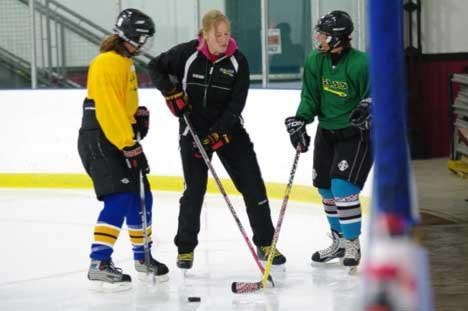 61417alberniwomenshockeycamp