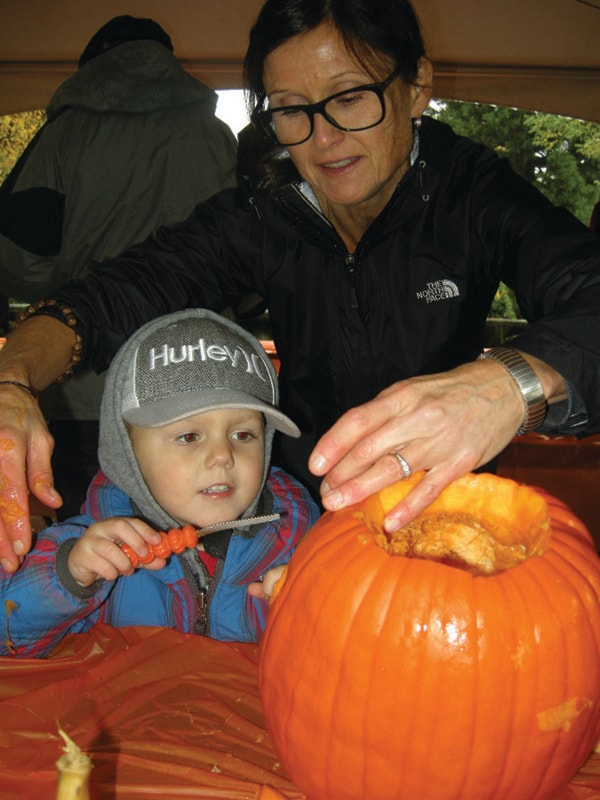 6275alberniRollin-pumpkincarve-oct29-3870