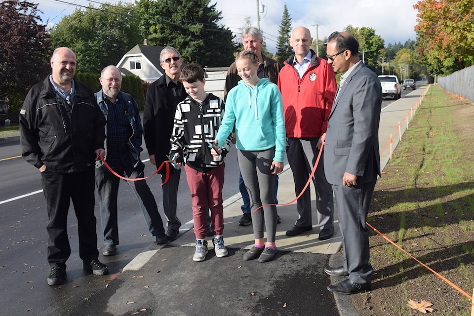 8891067_web1_171018-AVN-Neill-Sidewalk-Dedication_1