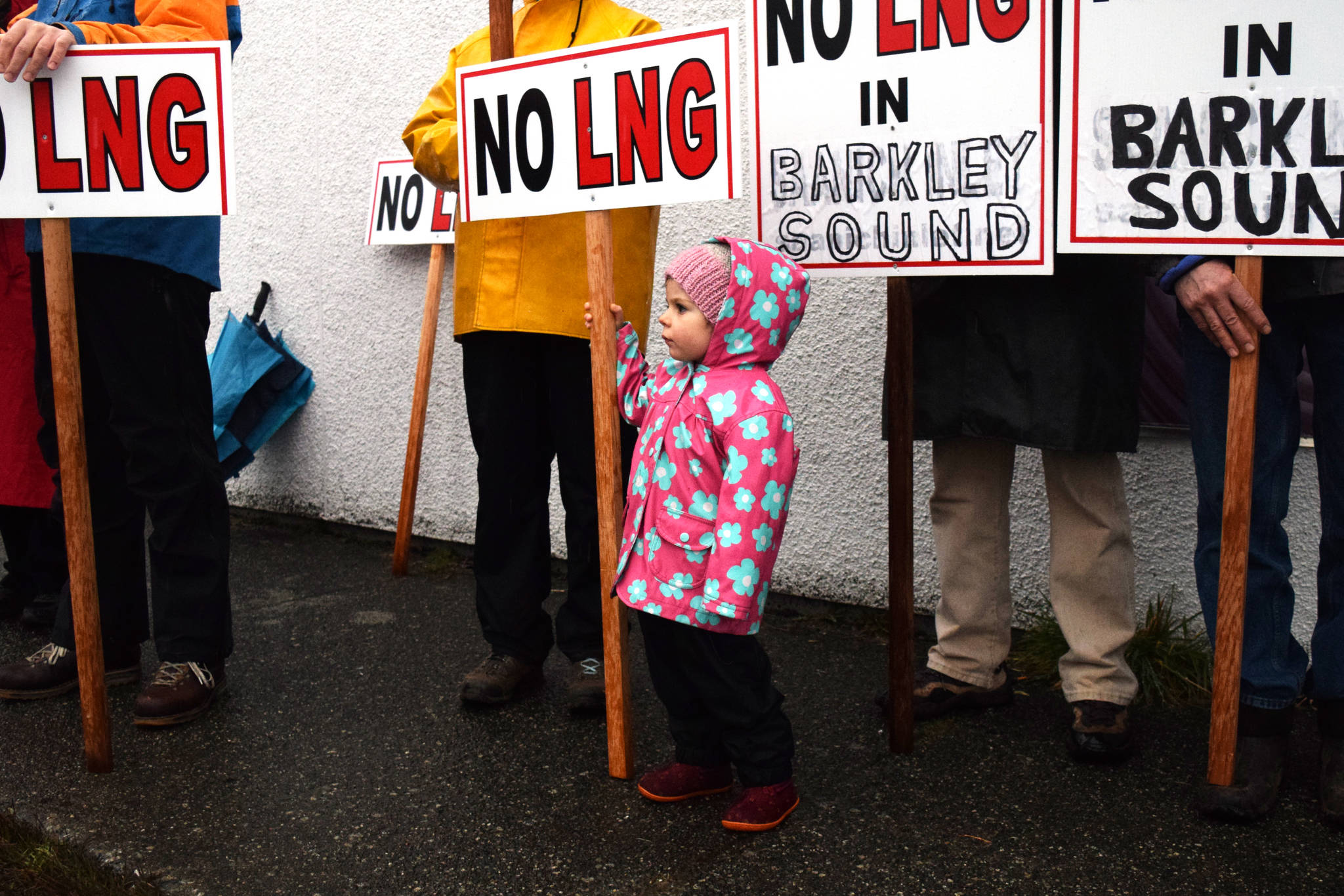 10828917_web1_180307-AVN-LNG-Protest_3