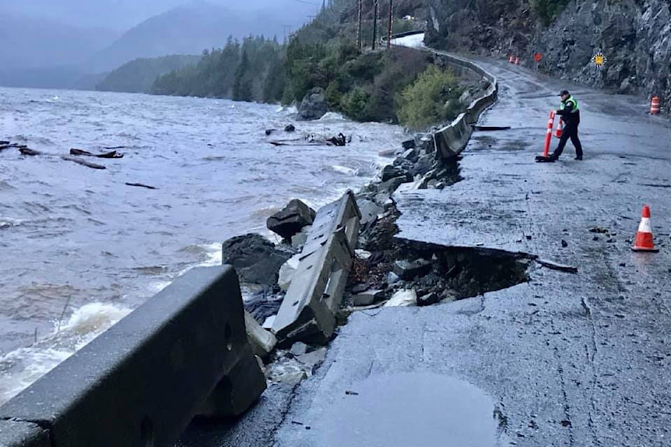 14905478_web1_Highway-4-Kennedy-Lake-washout-21dec18