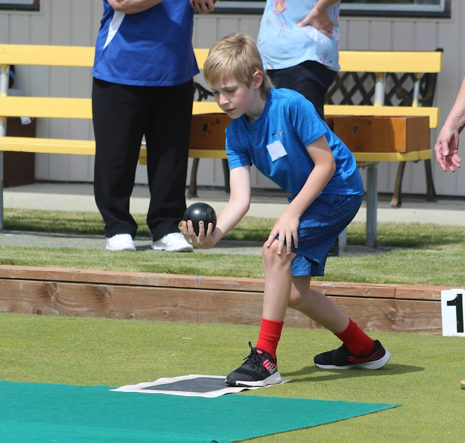 16710808_web1_190508-AVN-Lawn-Bowling_1