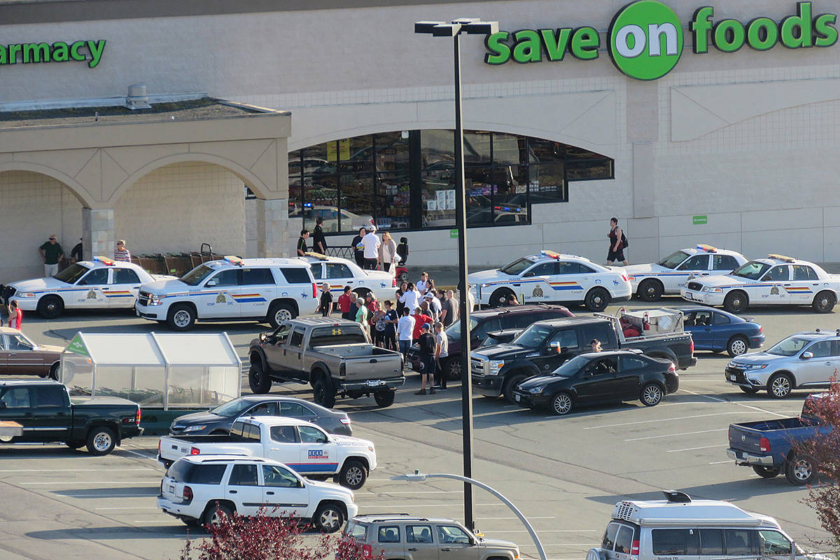 Port Alberni grocery store evacuated after distraught male causes