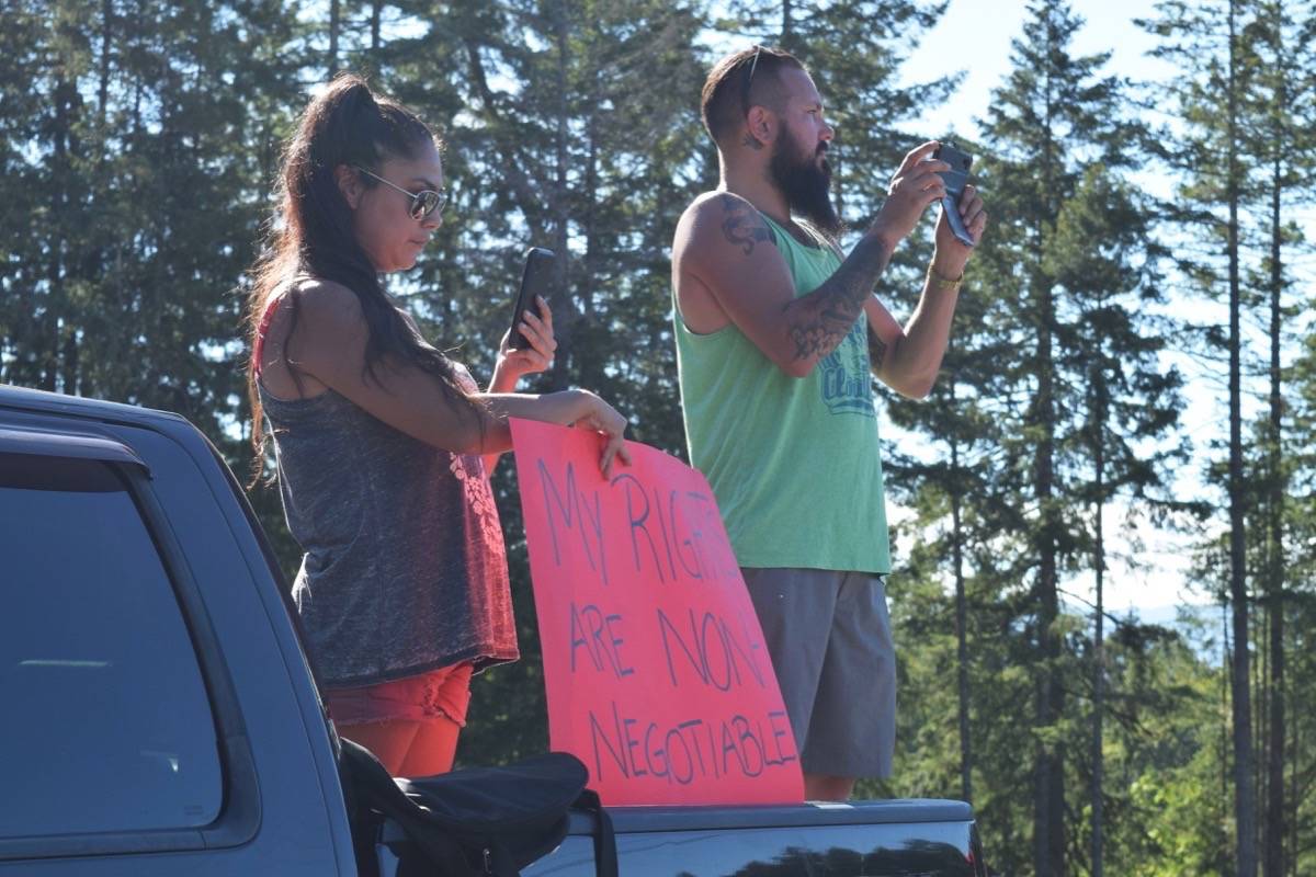 22594840_web1_200909-AVN-Tseshaht-Fisheries-Protest-dfo_4