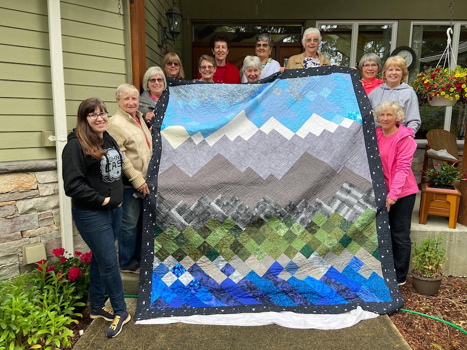 26046884_web1_210811-AVN-Travelling-Quilt-alberni_2