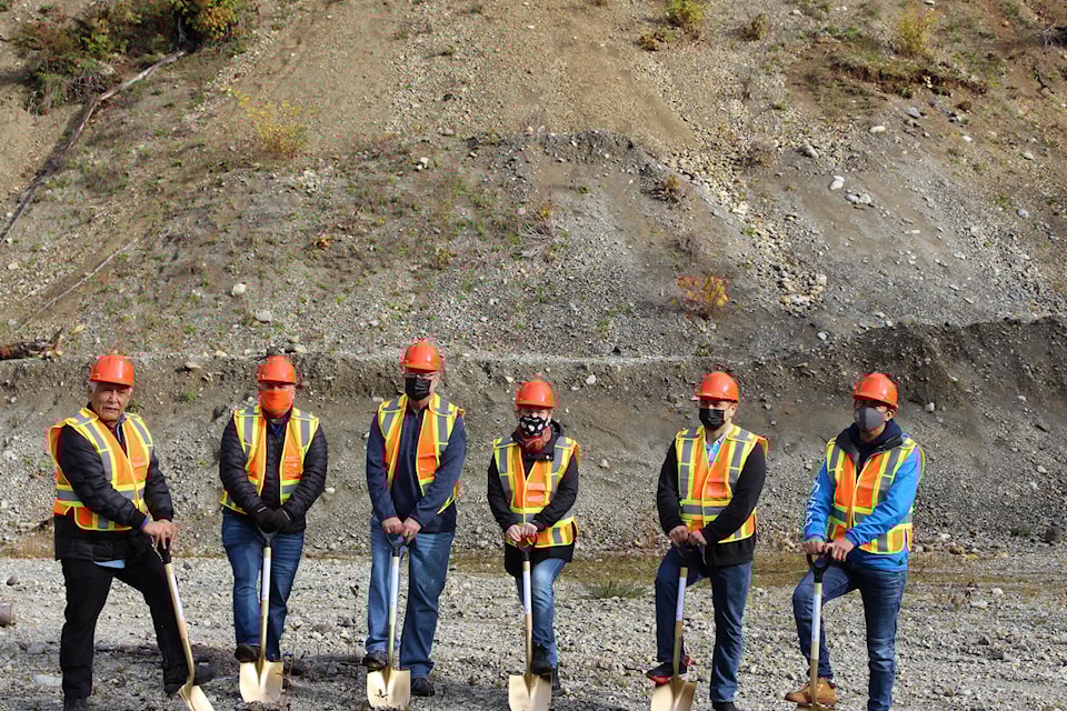 26898255_web1_211027-AVN-Bamfield-Road-folo-Bamfield_2