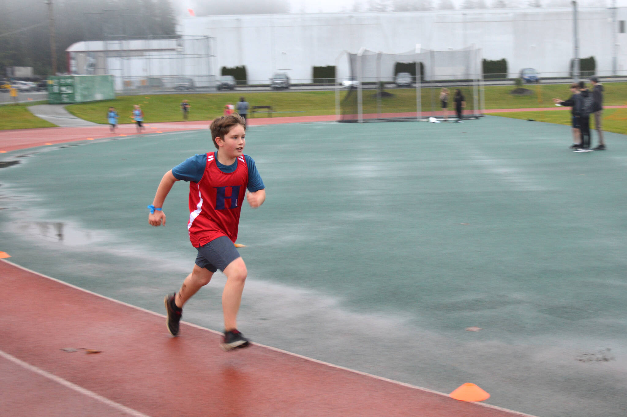 27148106_web1_211117-AVN-Elementary-track-meet-alberni_3