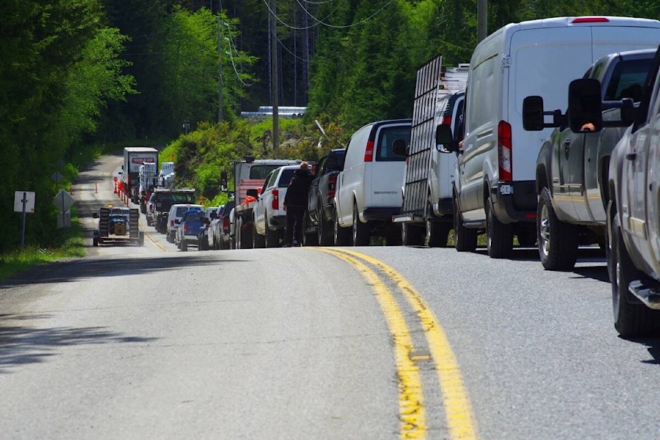 27322993_web1_211126-UWN-hwy-4-closure-rock-scaling-HIGHWAY_1