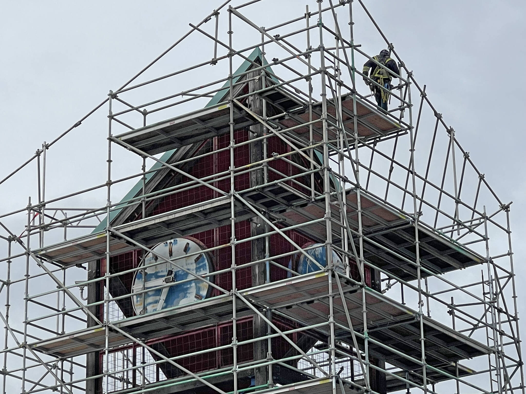 27341490_web1_211201-AVN-clocktower-construction-PIC-alberni_2