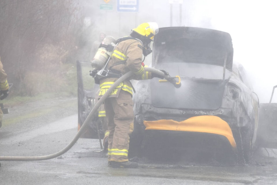 28551613_web1_220330-AVN-Fire-Alberni-Towing-fire_1