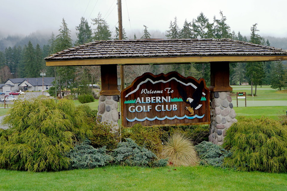 28603247_web1_170420-AVN-GolfClub_1