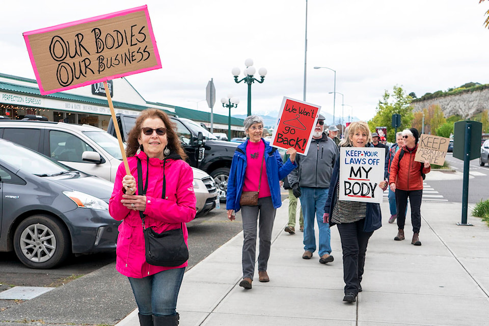 29621054_web1_abortion-rally-4-pdn-220516