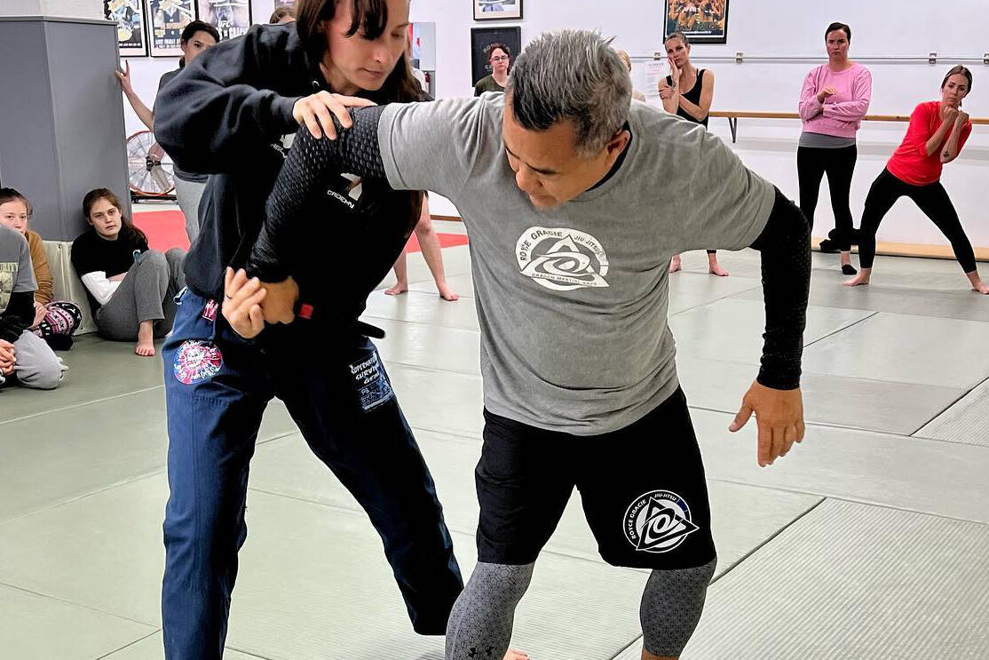 29618471_web1_220706-AVN-Self-Defence-Class-alberni_4