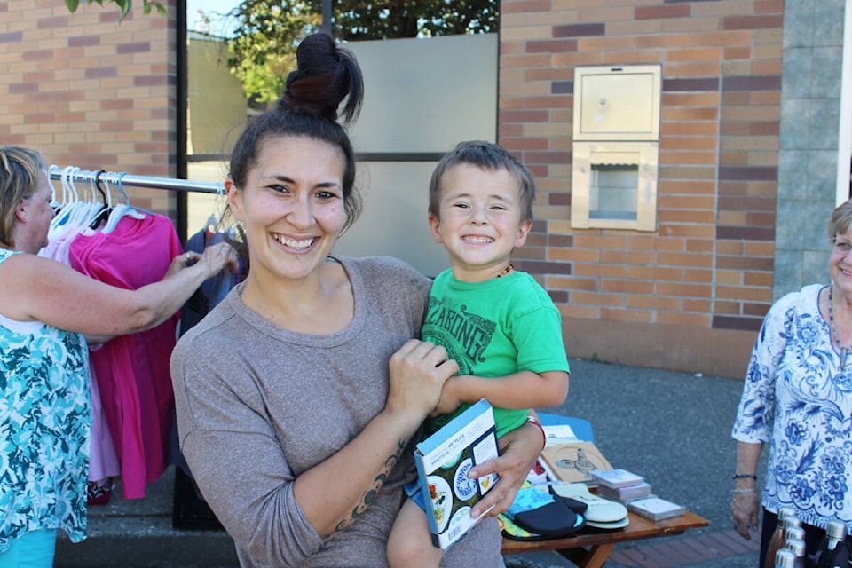 Amanda Davies and son Thomas, age two, check out some great deals at the Uptown Market on Aug. 17. (SONJA DRINKWATER / ALBERNI VALLEY NEWS)