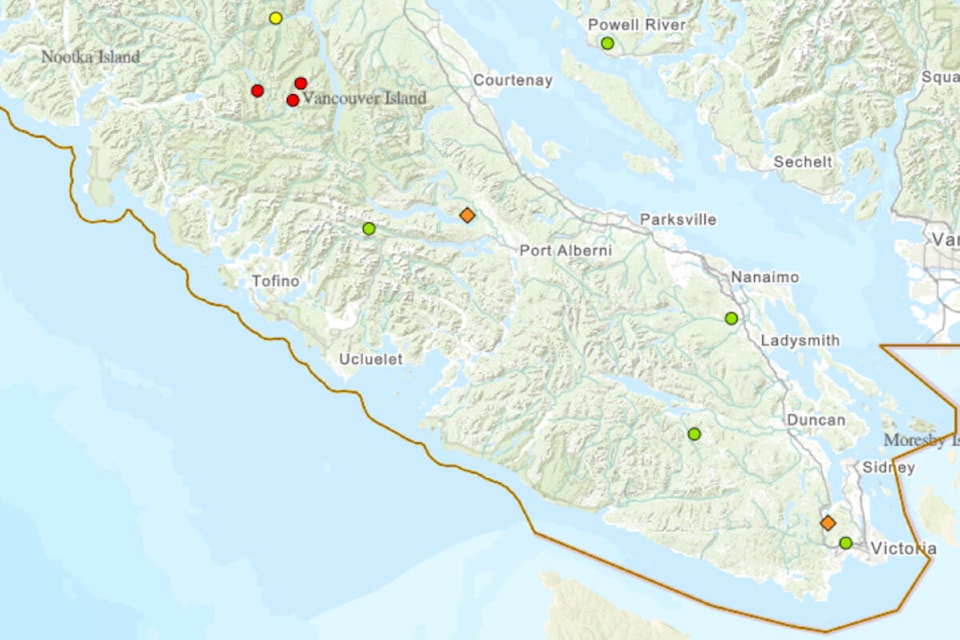 30219489_web1_220831-AVN-Wildfire-Great-Central-Lake-alberni_1