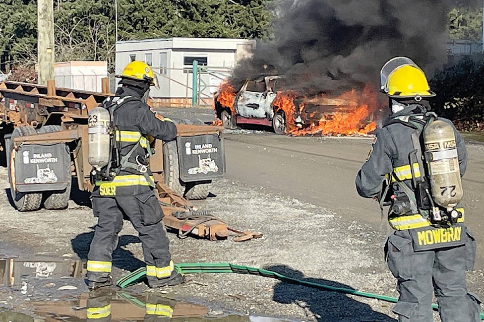 31615942_web1_230118-NBU-Burned-Car-North-Oyster-2_1