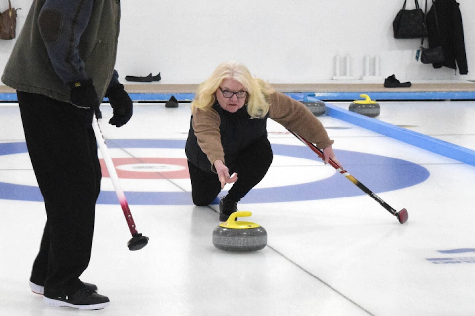 Michelle Cheetham curls in the ‘B’ event of the Mixed Bonspiel at Alberni Valley Curling Club. (ELENA RARDON / Alberni Valley News)