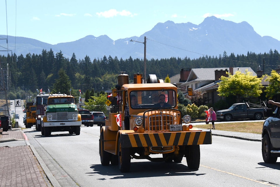 33326341_web1_230719-AVN-Canada-Day-truck-cruise-Alberni_1