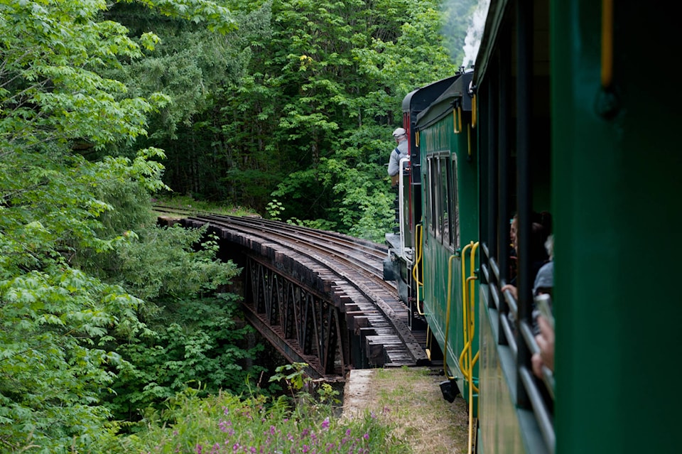 33396595_web1_170504-PQN-steam-train