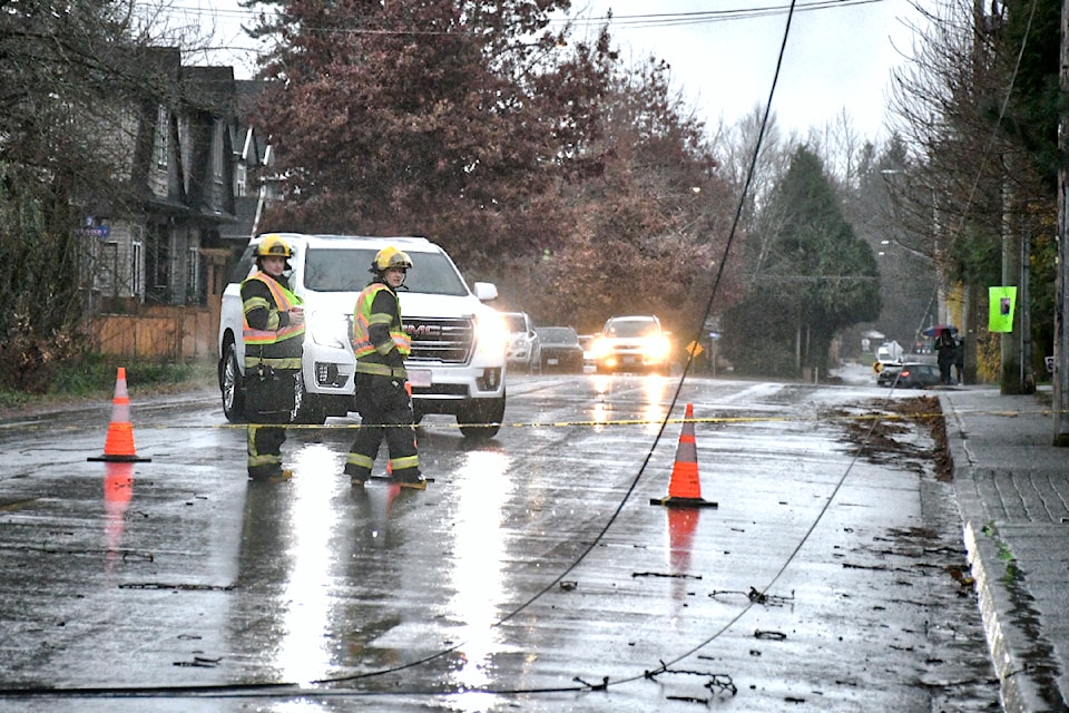 pic-2-firefighter-directs-car