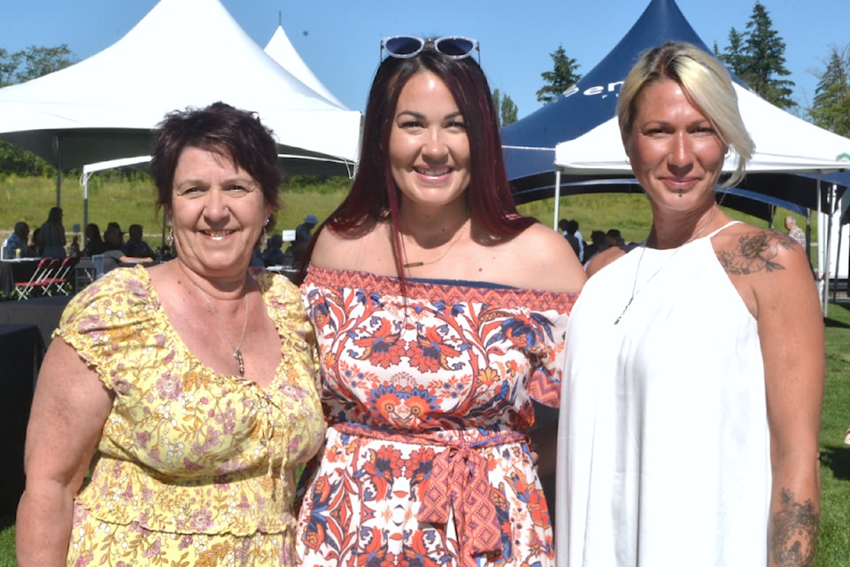 Sarah Miller (centre) alongside her sister Amy (right) and mom Pam (left) spoke at the third annual Plates & Glasses Fundraiser for 91ԭ Hospice Society on Saturday, July 6. (Kyler Emerson/Aldergrove Star)