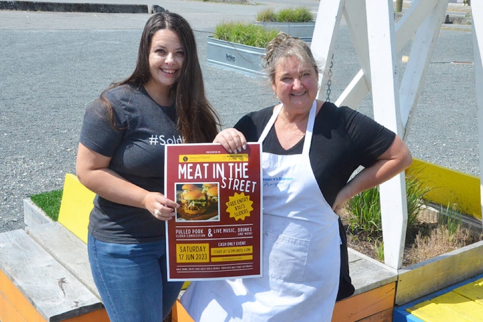 32897810_web1_230601-lat-mc-starfishfundraiser2