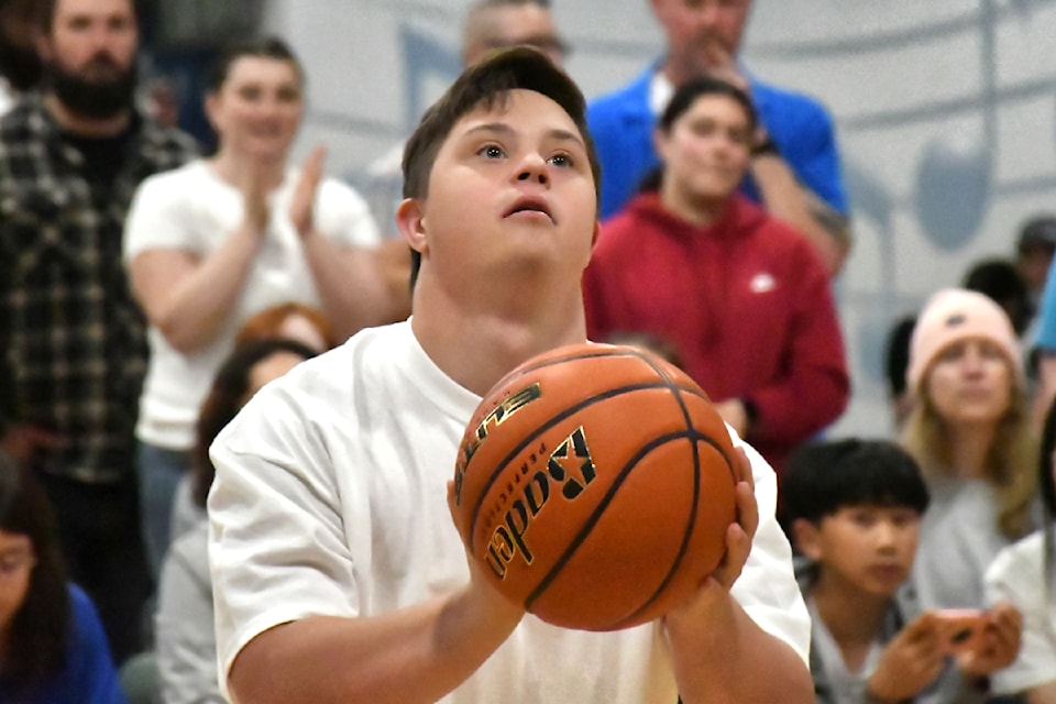 Ryerson Shelvey scored baskets for the Inclusion 91ԭ team at the first 91ԭ Hoop-A-Thon event on Sunday, June 2.