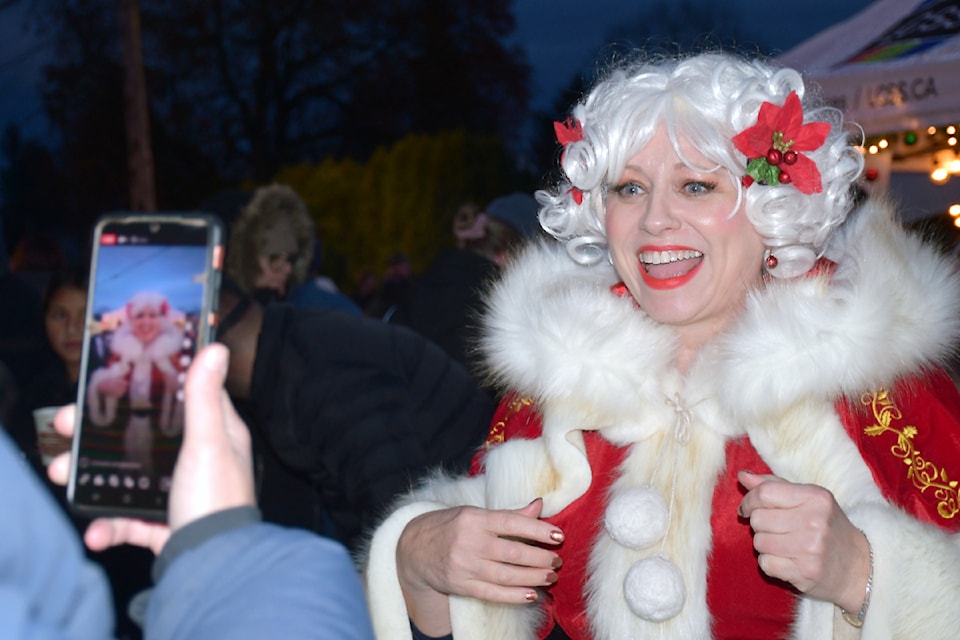 pic-4-mrs-claus-speaks-to-camera