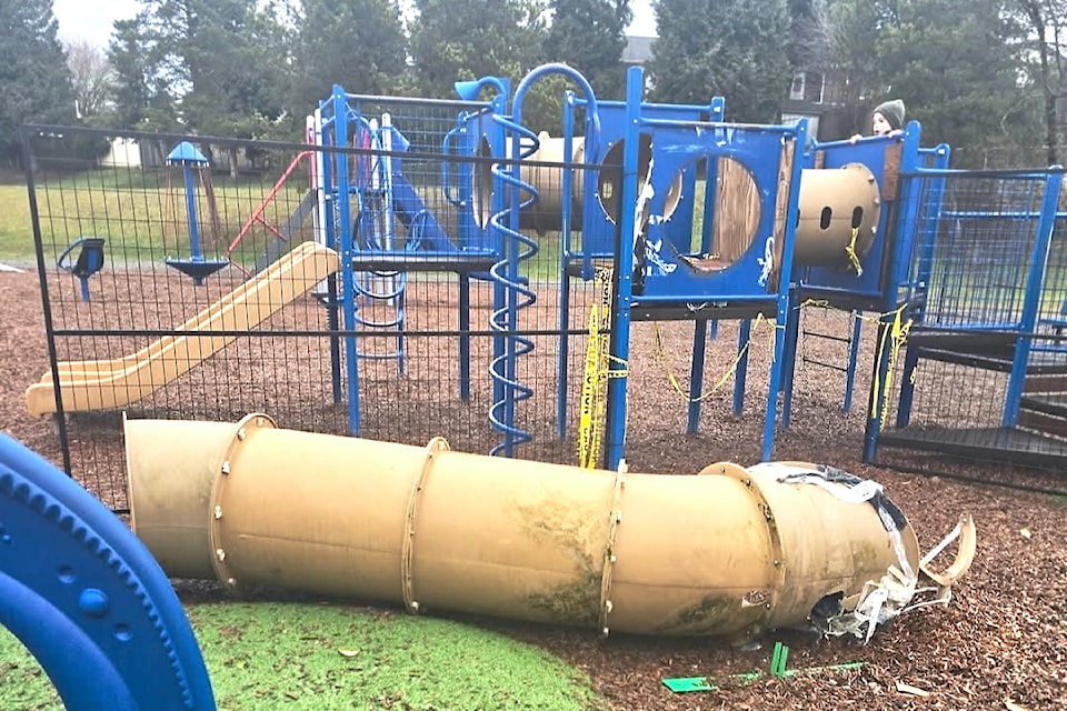 pic-1-slide-torn-off-parkside