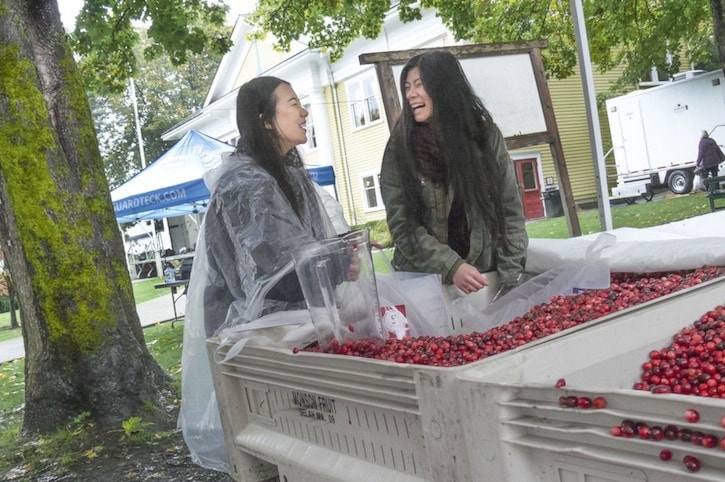 11494langley1008cranberryfestvolunteers