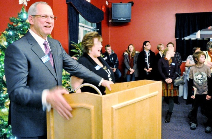 Miranda GATHERCOLE 2011-11-19
Jack Froese and his wife Debbie.