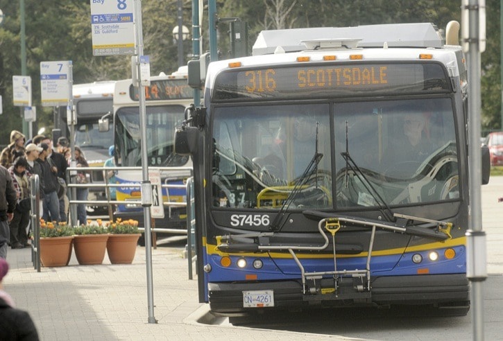 84314langleyTrasitbusesatSurreyCentralbusloop-ES