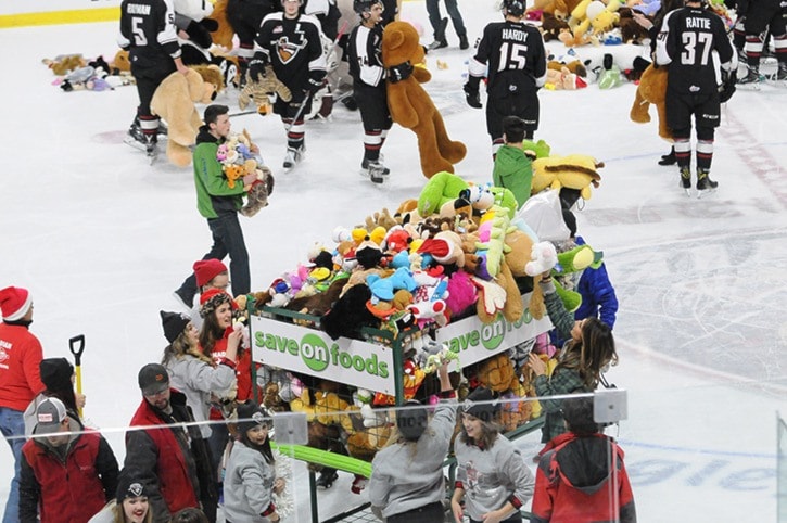 98679langley1216-TeddyBearToss