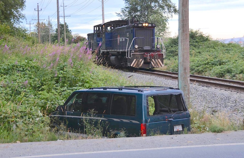 7732008_web1_170717-LAT-train-van