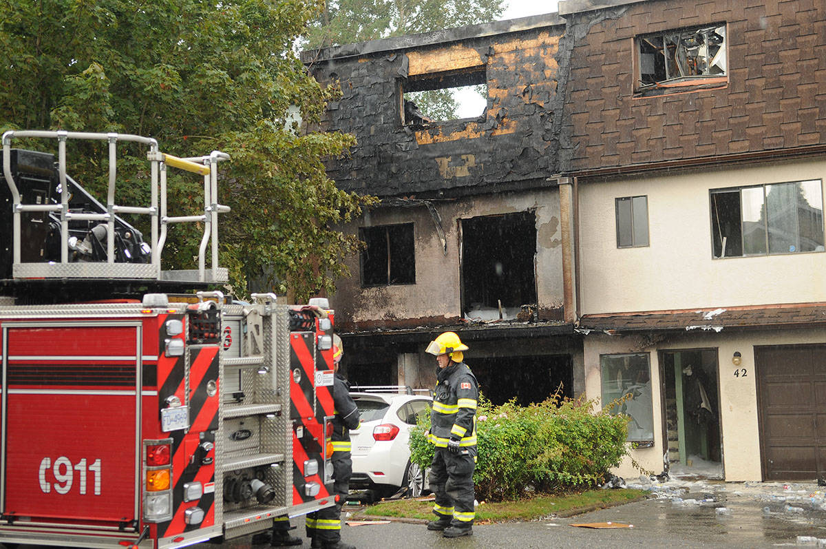 8500041_web1_170915-LAT-townhousefire1