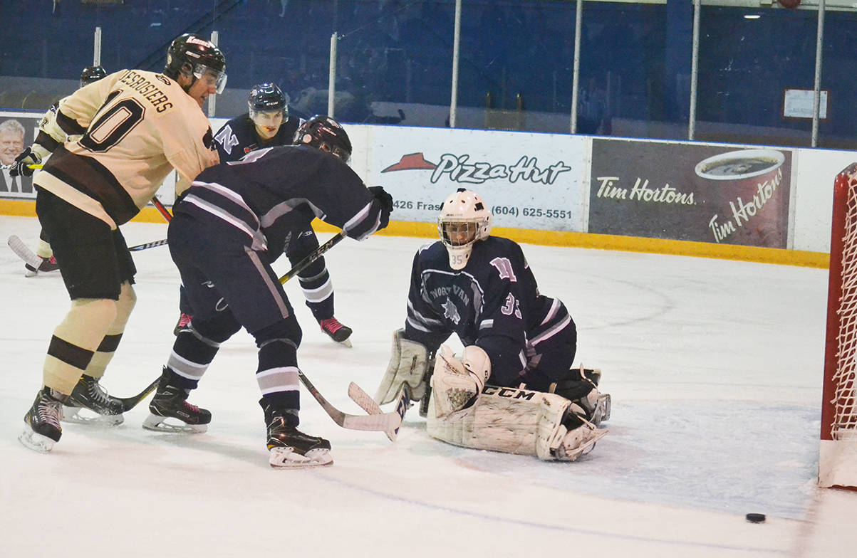 9014204_web1_171026-ALT-Kodiaks-vs-Wolf_6